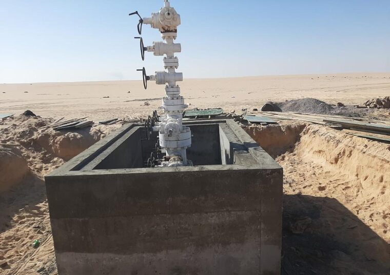 رأس بئر وحجرة خرسانية